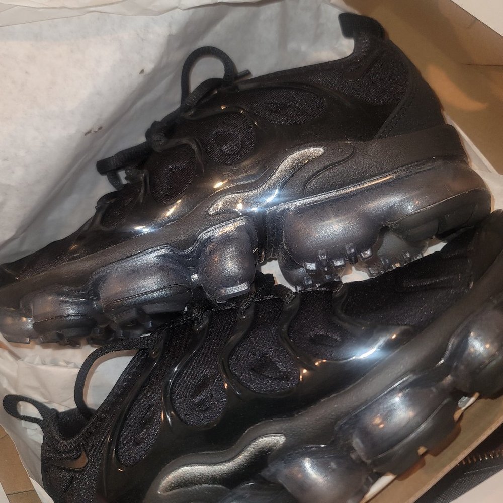 NIKE VAPORMAX PLUS